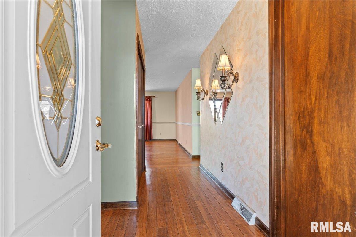 4128 Pickfair Road Springfield, IL 62703 - Photo 2 of 34