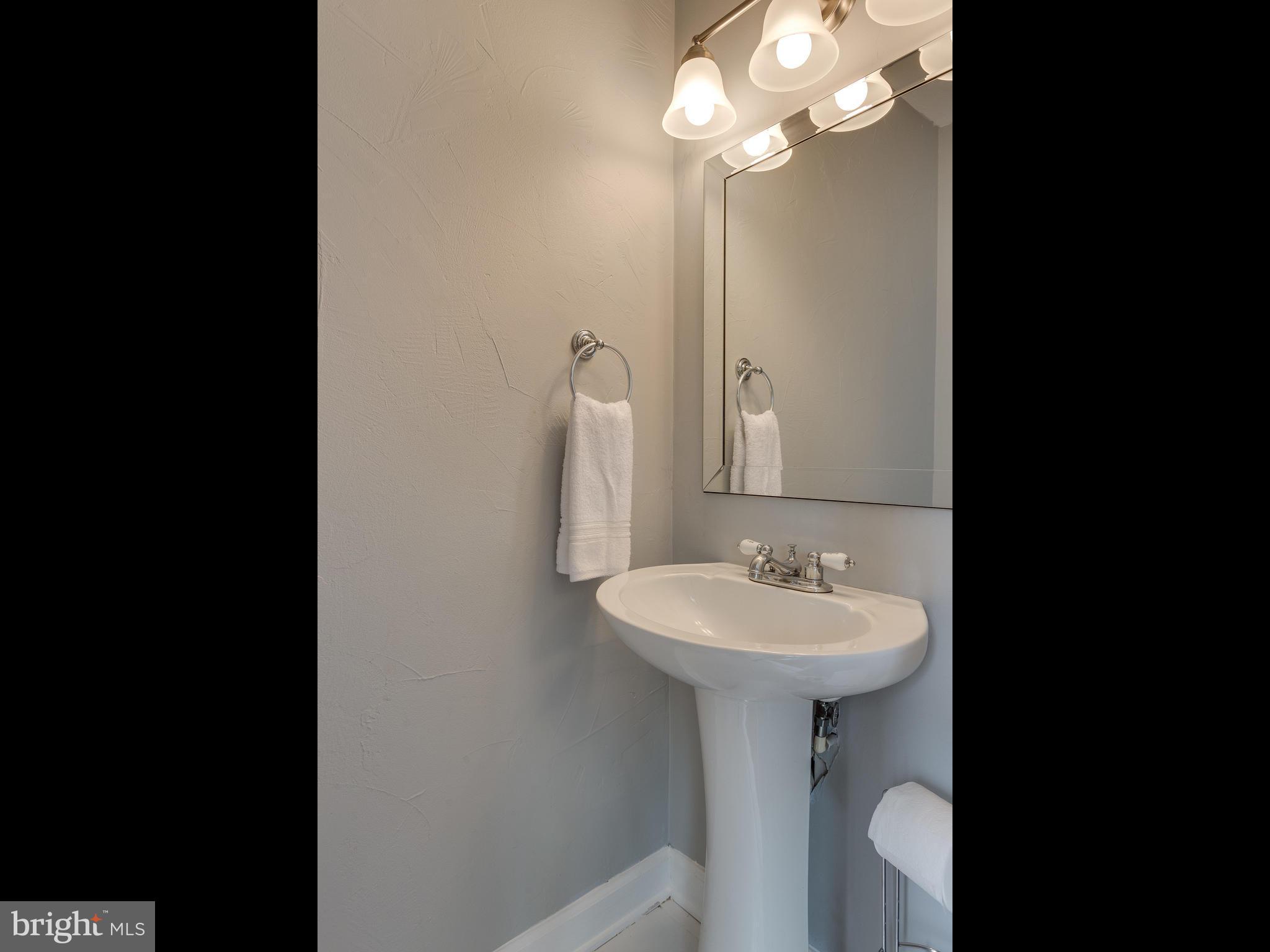 628 Beech Road Sterling, VA 20164 - Photo 18 of 30 Powder Room on Main Level