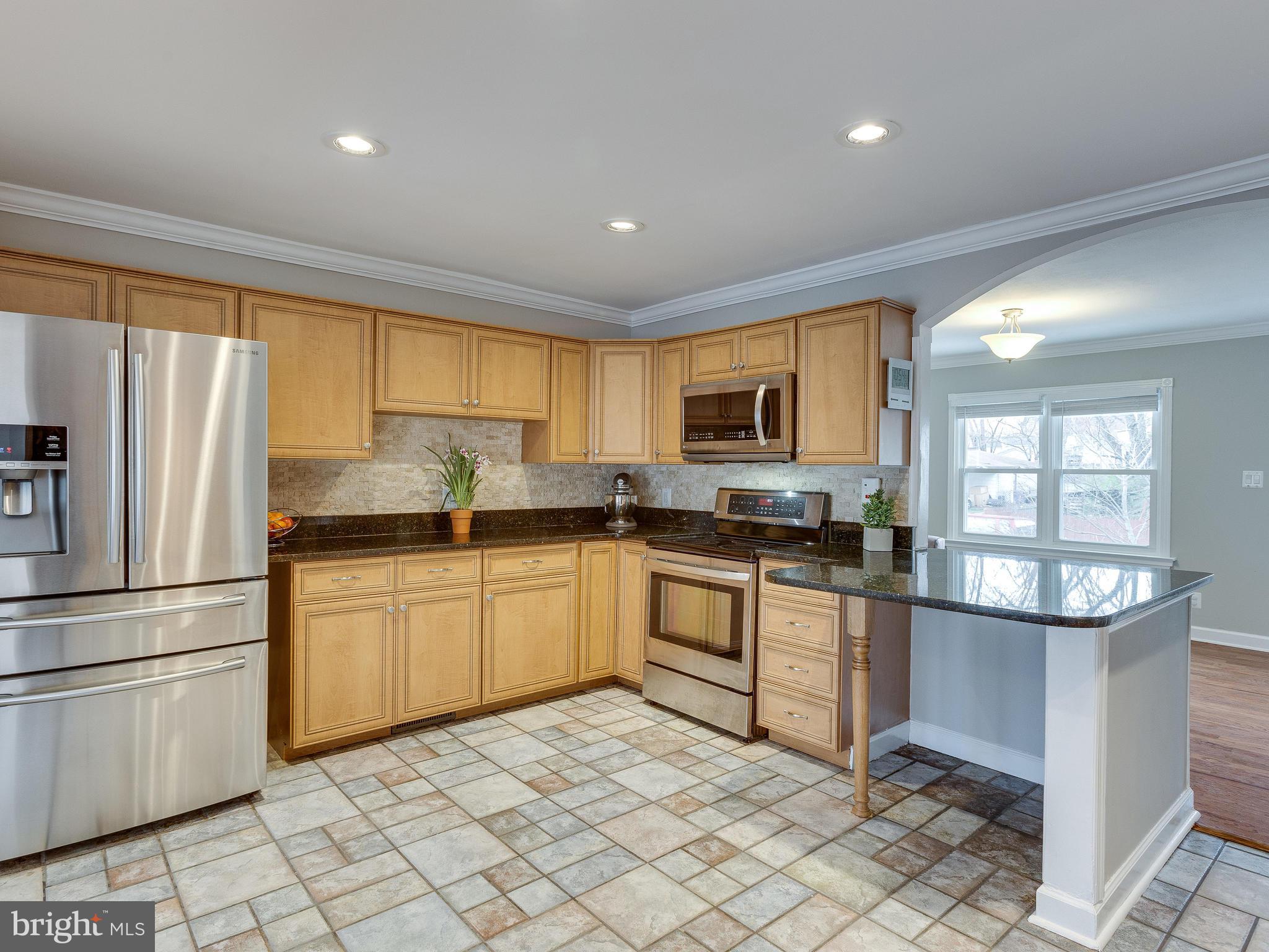 628 Beech Road Sterling, VA 20164 - Photo 4 of 30 Newer SS Appliances, Granite, Maple Cabinets, Tile