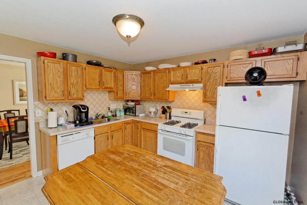 60 Harvard Road Colonie, NY 12189 - Photo 4 of 24 Photo 4