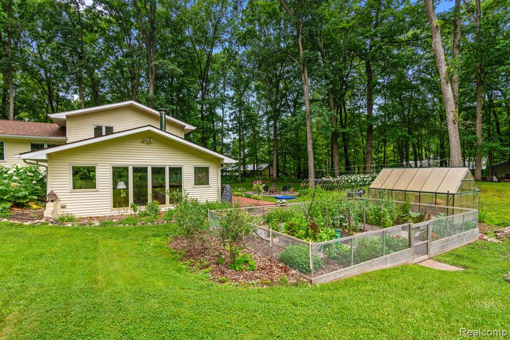 5500 Hartland Road Fenton, MI 48430 - Photo 20 of 28