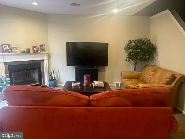 $554,900 | 445 Nicholas Drive, Southampton, PA 18966