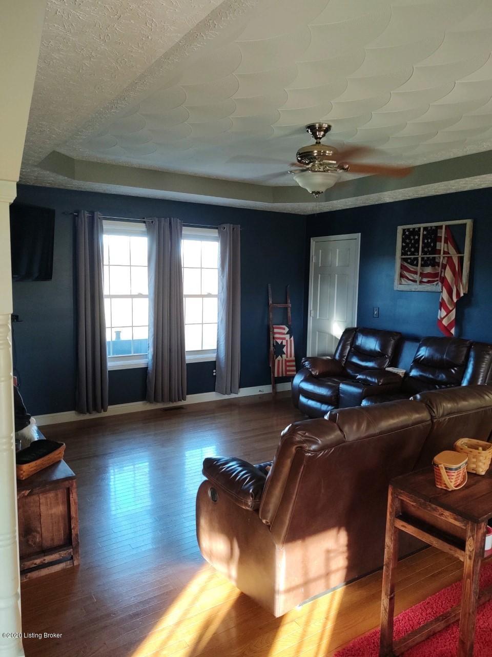 2607 Croake Station Road Springfield, KY 40069 - Photo 5 of 30 2- Living Room