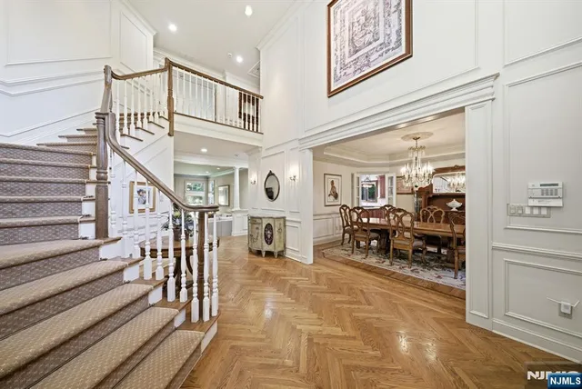 a view of entryway and hall