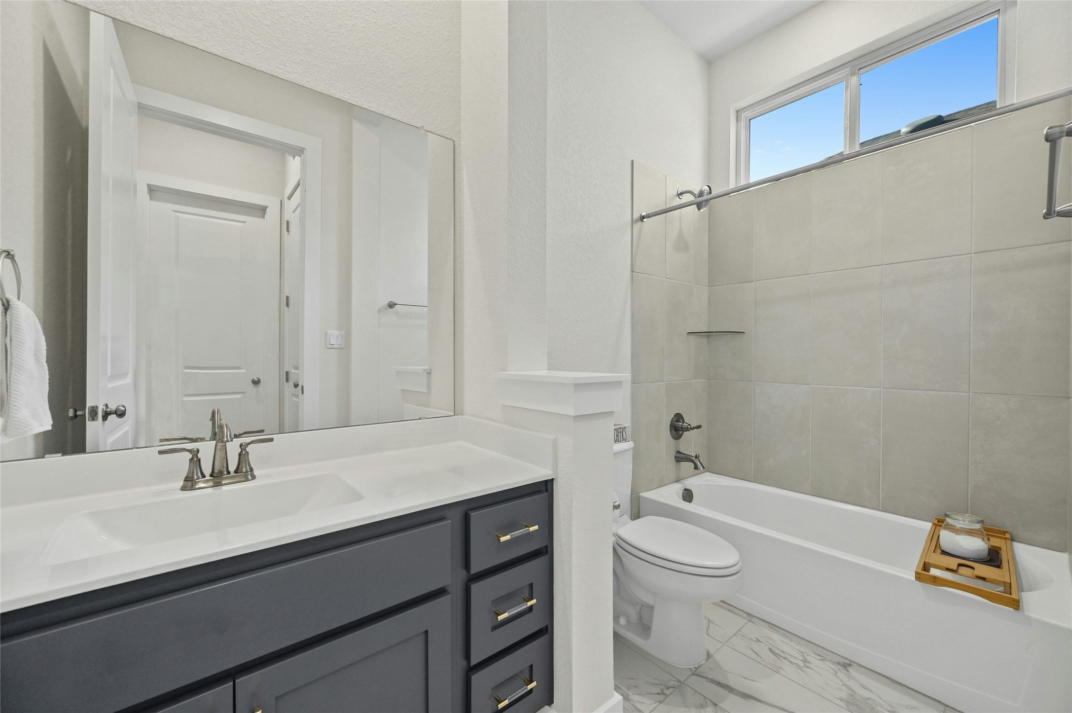 916 Leaning Oak Lane Georgetown, TX 78628 - Photo 18 of 32 Full bath featuring vanity and tub/shower combination