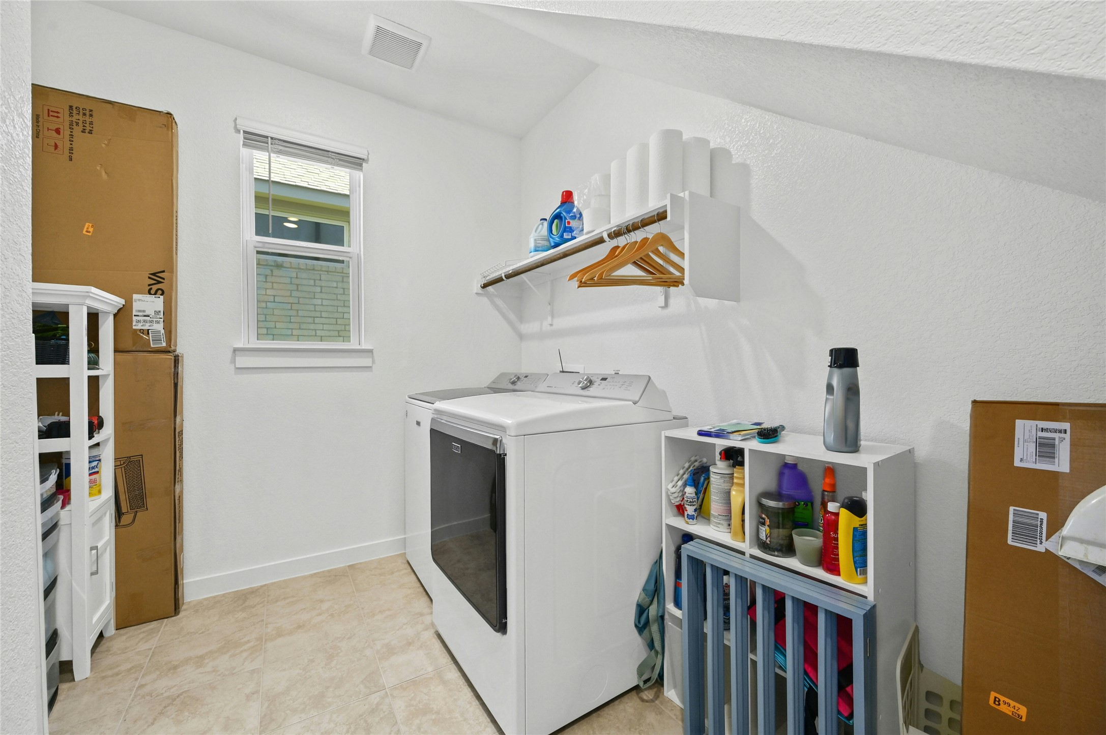 916 Leaning Oak Lane Georgetown, TX 78628 - Photo 19 of 32 Laundry room