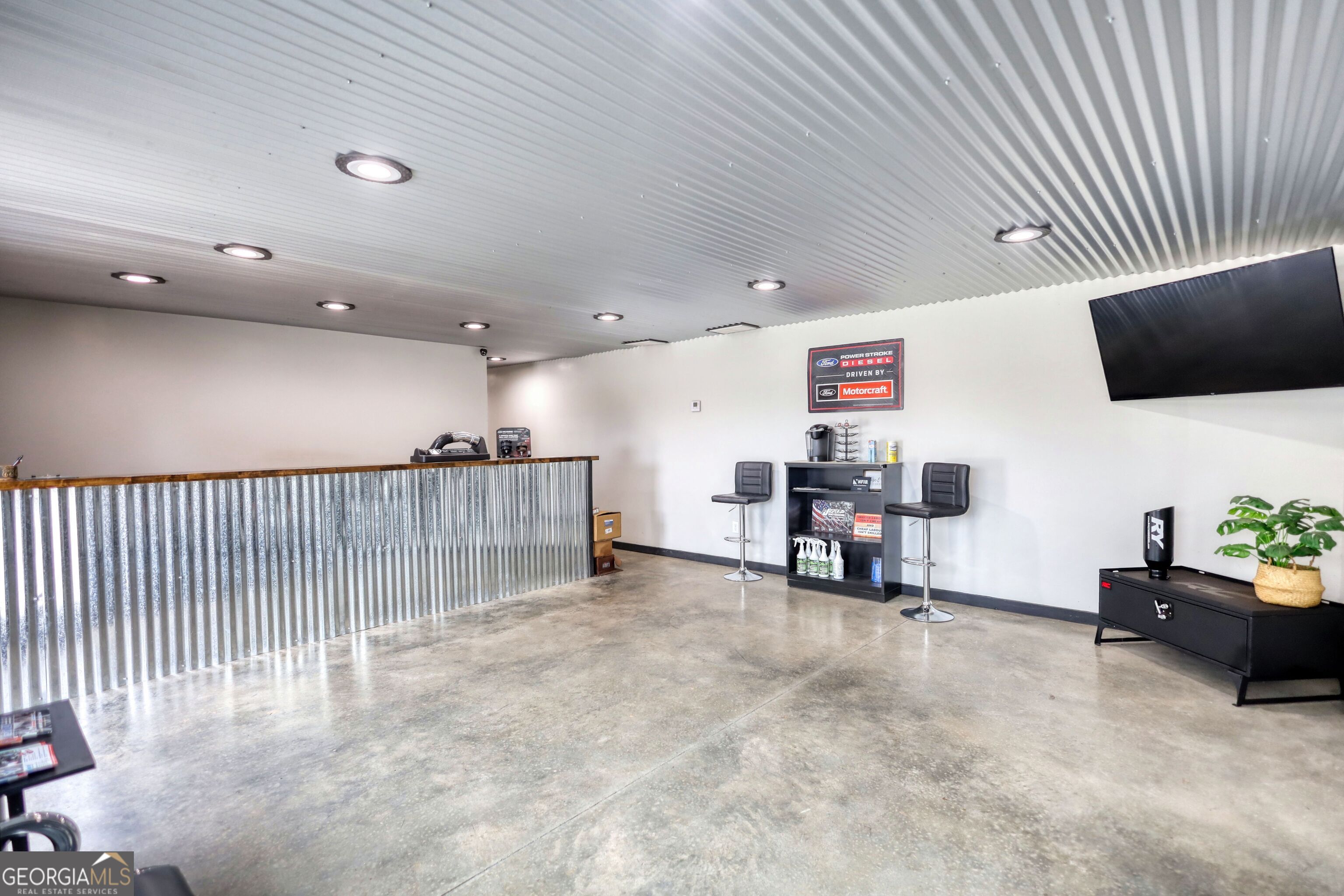 200 Railroad Street Monticello, GA 31064 - Photo 3 of 45 a living room with furniture and a flat screen tv
