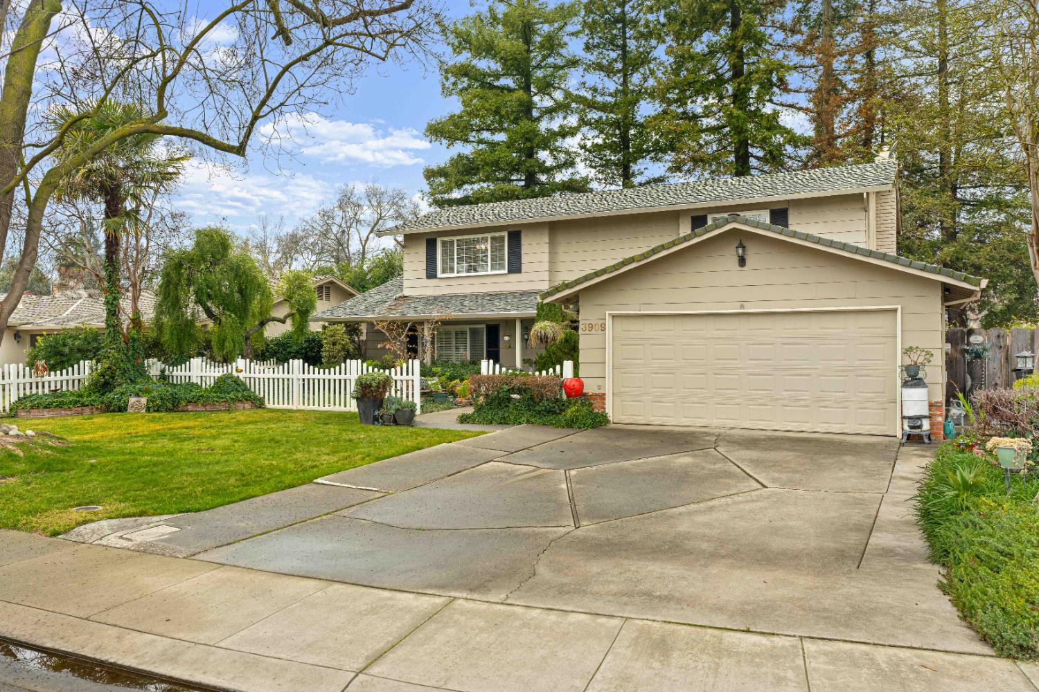 3909 Fieldcrest Court Modesto, CA 95355 - Photo 2 of 42