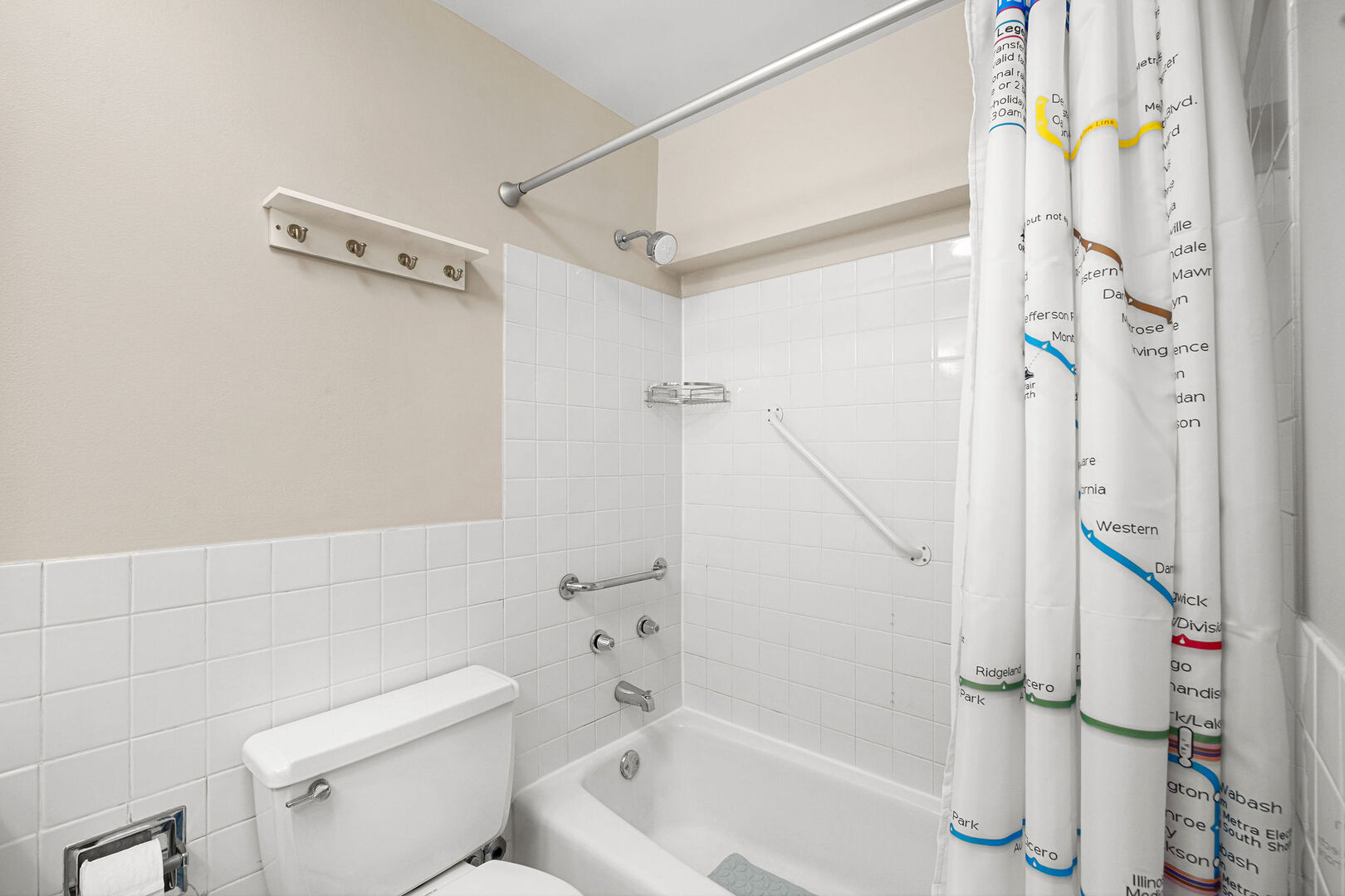 5455 North Sheridan Road, Unit 2003 Chicago, IL 60640 - Photo 16 of 23 a bathroom with a shower and a toilet