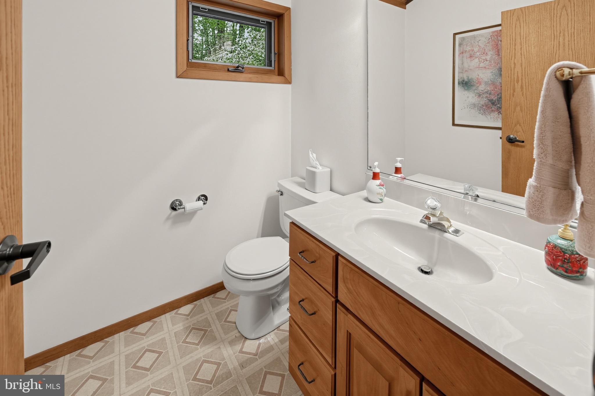 194 Starr Road Newark, DE 19711 - Photo 24 of 54 Powder Room