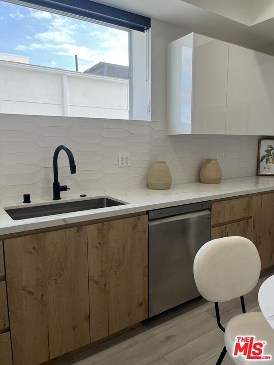 124 South Croft Avenue, Unit 403 Los Angeles, CA 90048 - Photo 14 of 31 a close view of cabinets and sink