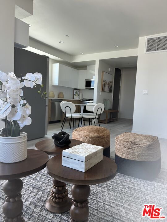 124 South Croft Avenue, Unit 403 Los Angeles, CA 90048 - Photo 27 of 31 a living room with furniture and a potted plant