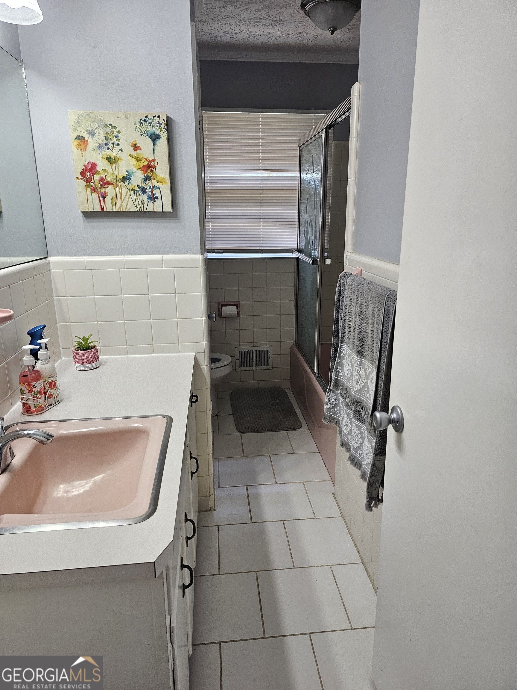 1853 Highway 441 Dublin, GA 31021 - Photo 18 of 28 a bathroom with a bathtub and a shower
