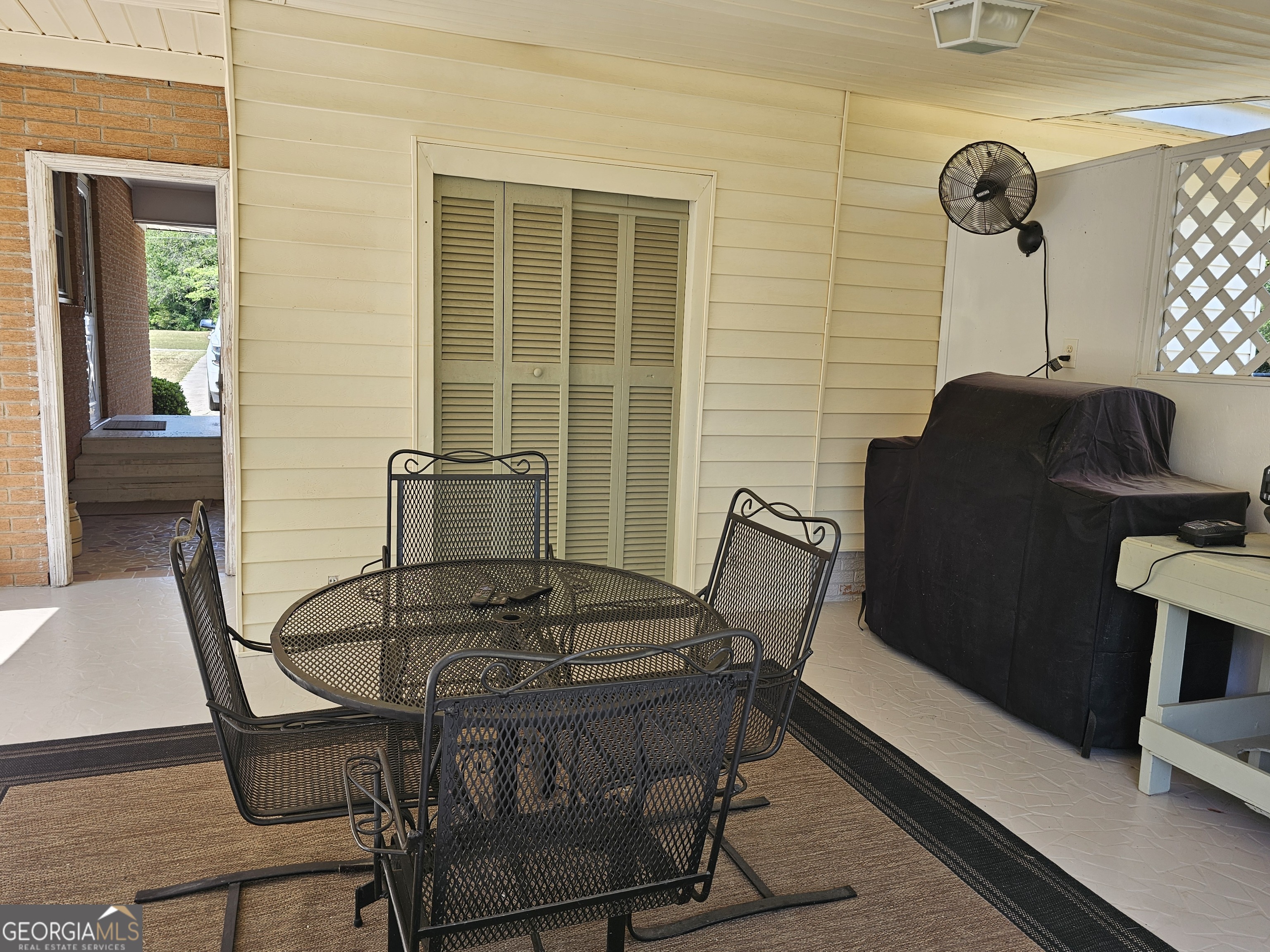 1853 Highway 441 Dublin, GA 31021 - Photo 21 of 28 a view of a dining room with furniture and window