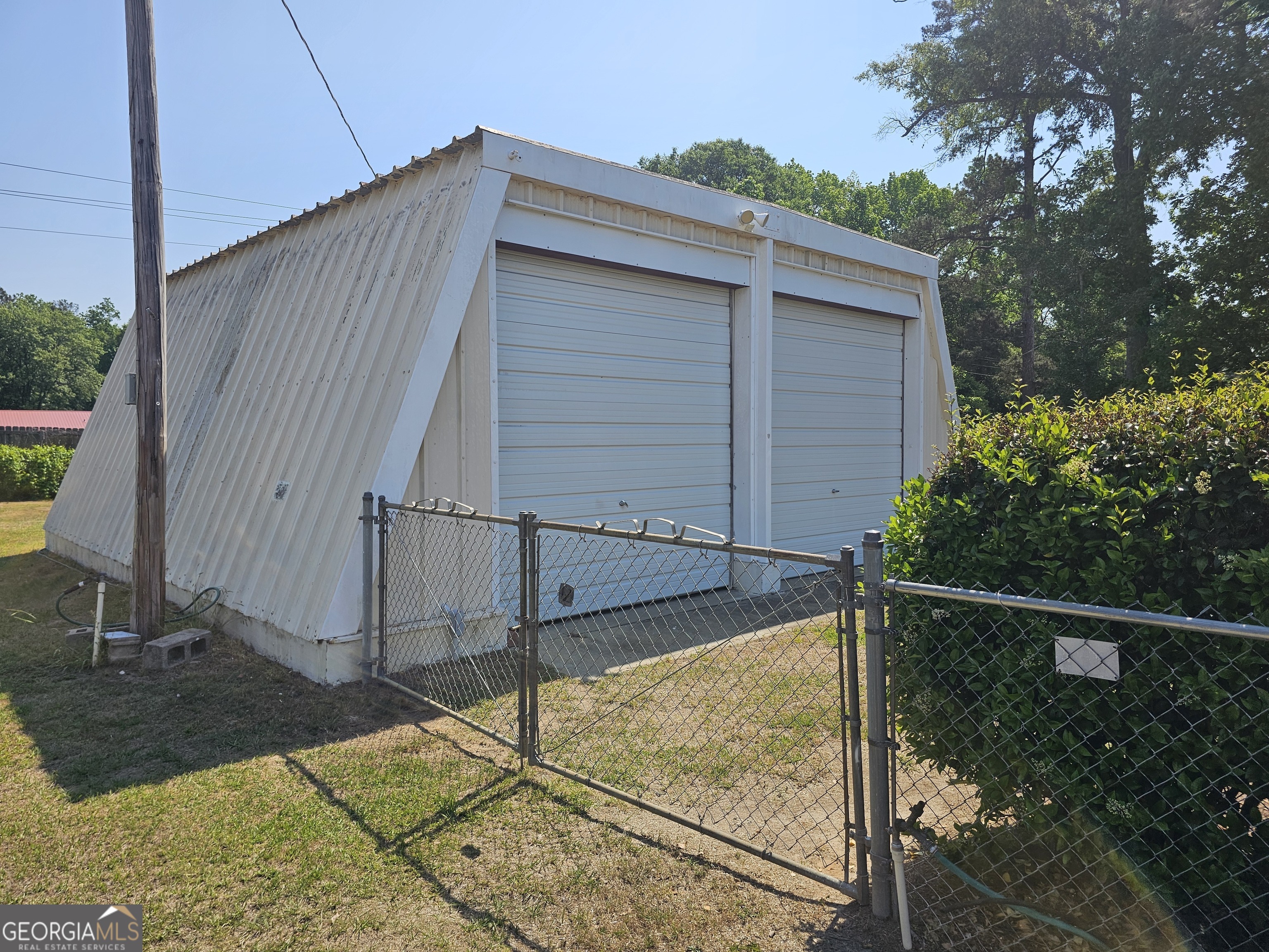 1853 Highway 441 Dublin, GA 31021 - Photo 26 of 28 a backyard of a house