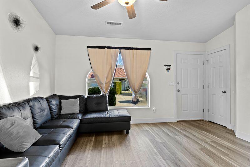 2550 East 610 North, Unit 2 St. George, UT 84790 - Photo 3 of 25 Living room-Unit B