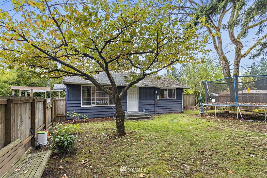 3332 Northeast Sunset Boulevard Renton, WA 98056 - Photo 1 of 31