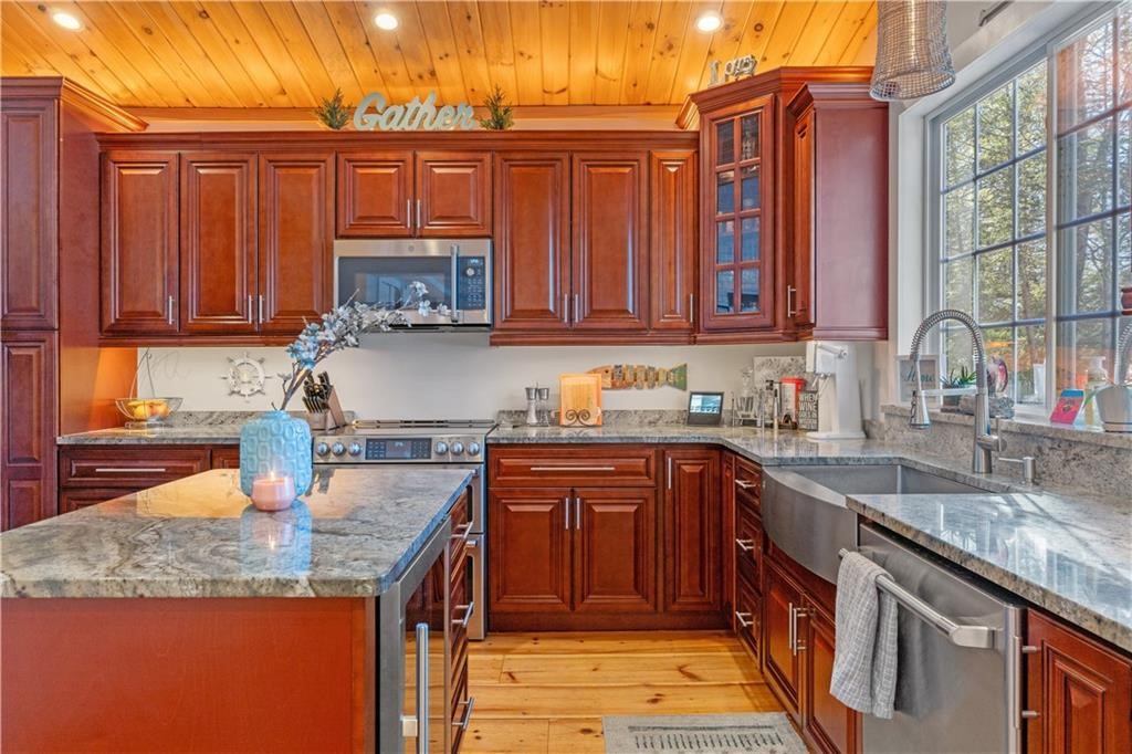 143 Lake View Drive Glocester, RI 02814 - Photo 13 of 36