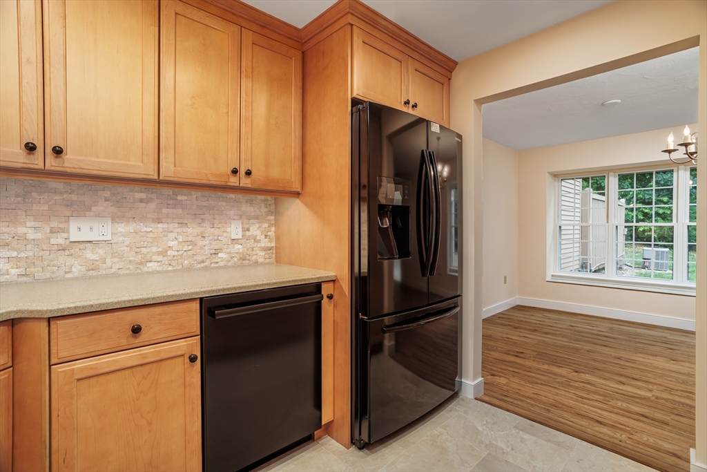 212 Ridgefield Circle, Unit 212B Clinton, MA 01510 - Photo 5 of 42