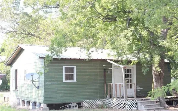 a view of a house with a tree