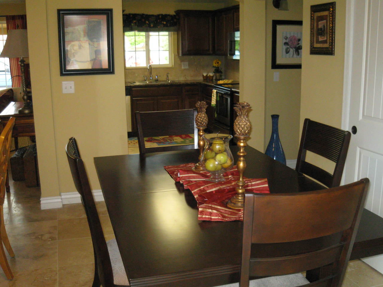 4934 East Piccadilly Road Phoenix, AZ 85018 - Photo 6 of 15 din/kitchen