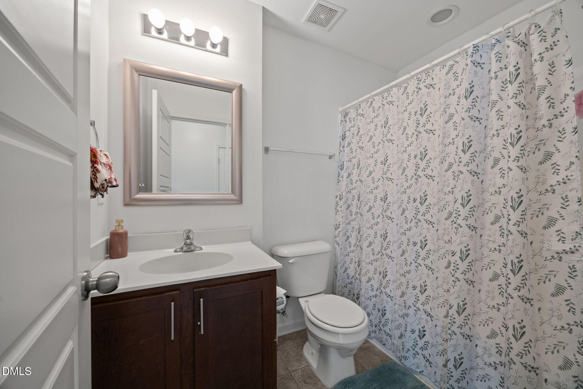 964 Ambergate Station Apex, NC 27502 - Photo 15 of 24 36-web-or-mls-IMG_1621