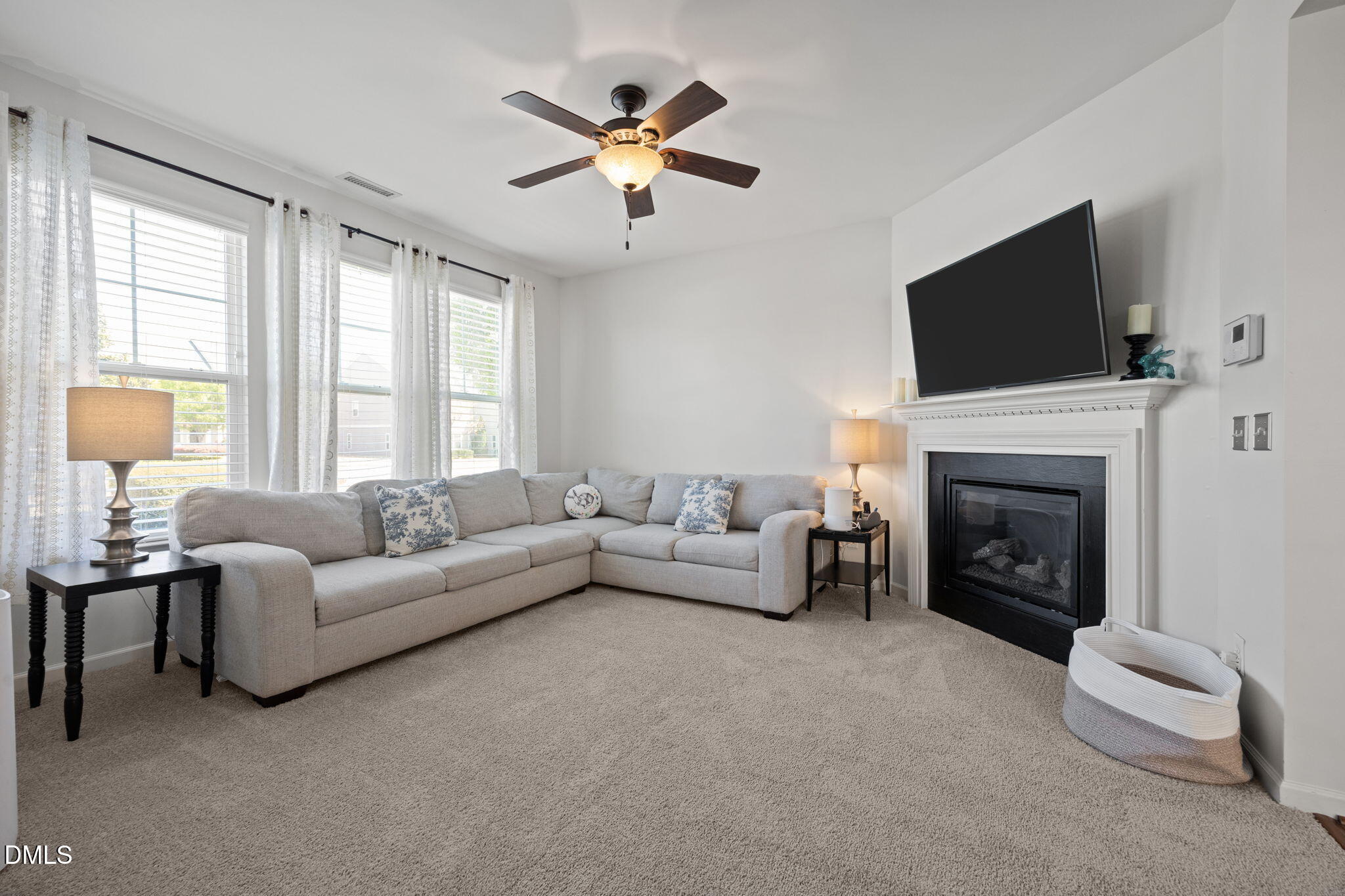 964 Ambergate Station Apex, NC 27502 - Photo 4 of 24 19-web-or-mls-IMG_1570