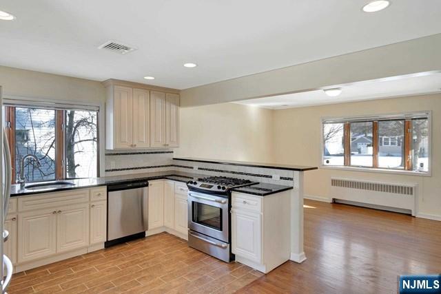 455 Berkshire Road Ridgewood, NJ 07450 - Photo 4 of 16