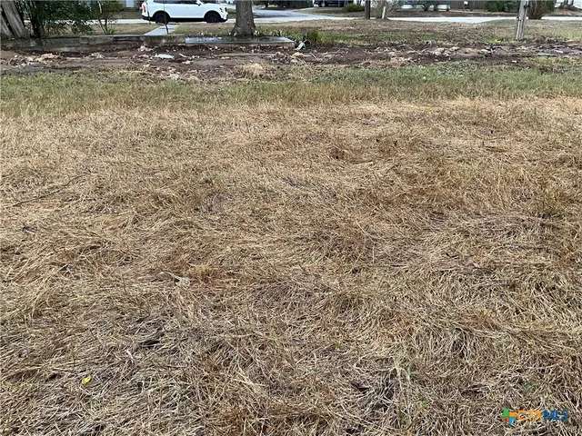 $39,000 | 310 Stockdale Avenue, Cuero, TX 77954