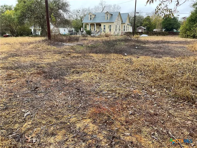 $39,000 | 310 Stockdale Avenue, Cuero, TX 77954