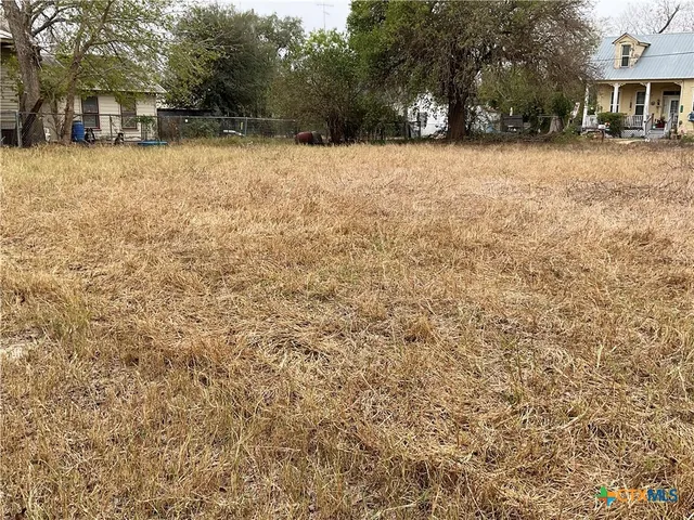$39,000 | 310 Stockdale Avenue, Cuero, TX 77954
