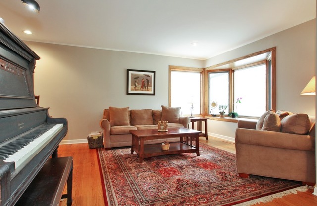 1107 Whitfield Road Northbrook, IL 60062 - Photo 2 of 15