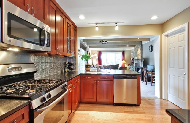 1107 Whitfield Road Northbrook, IL 60062 - Photo 5 of 15