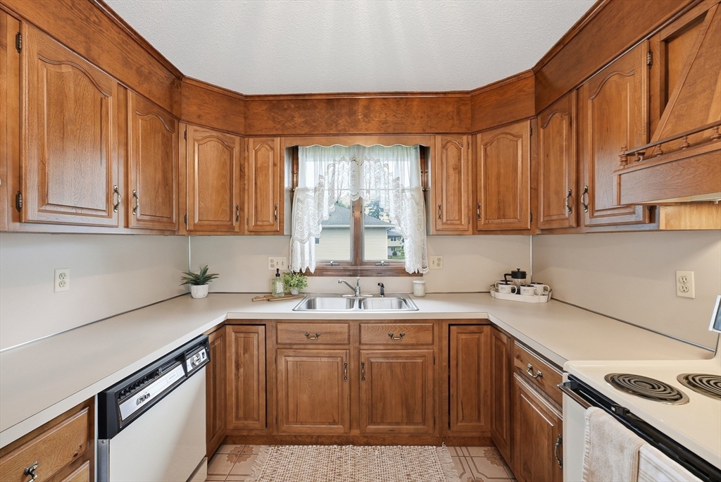 10 Bramucci Street Ludlow, MA 01056 - Photo 12 of 42