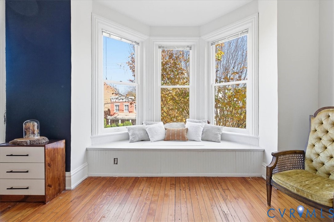 19 East Clay Street Richmond, VA 23219 - Photo 17 of 31 a living room with furniture and a window