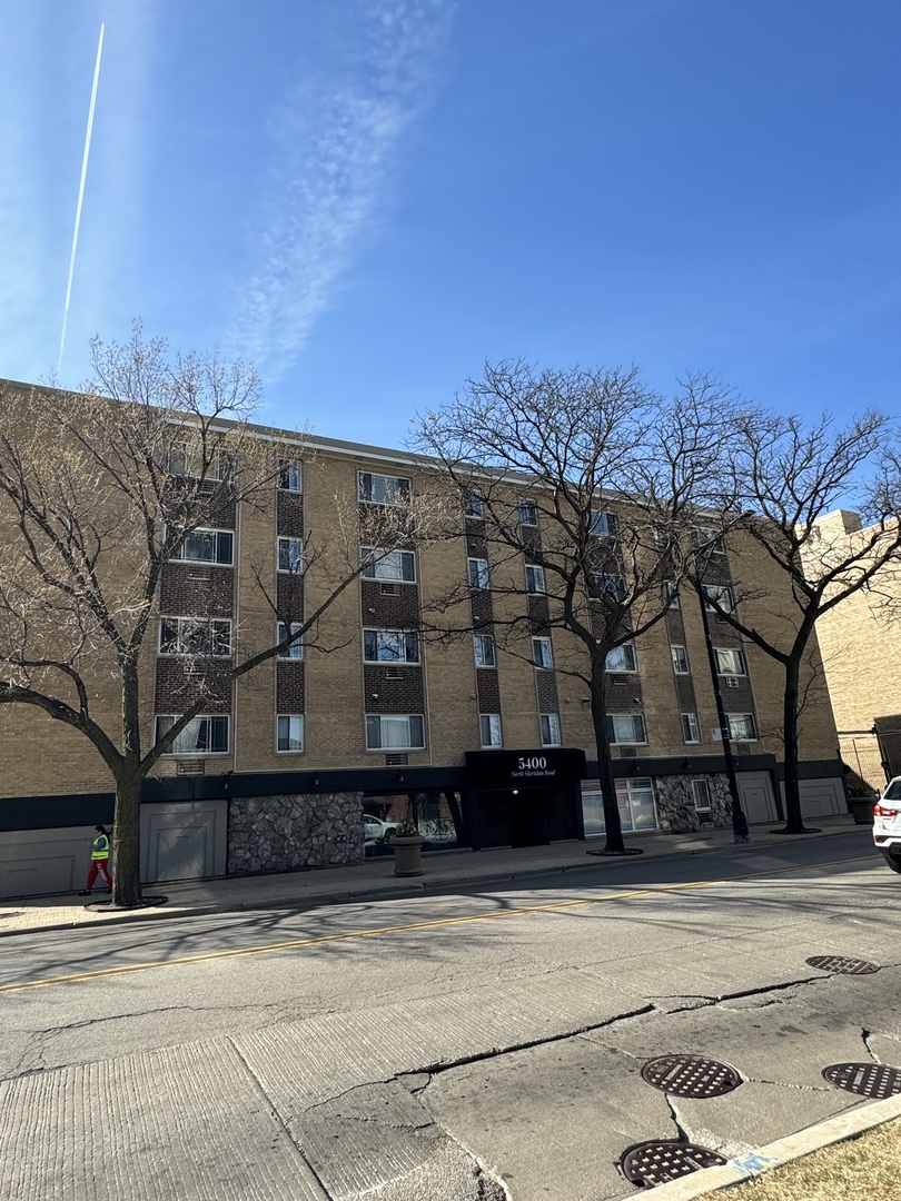 5400 North Sheridan Road, Unit 305 Chicago, IL 60640 - Photo 1 of 12 Gallery Image 1