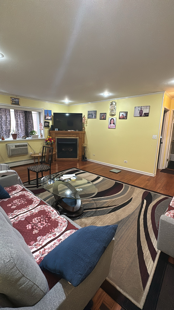 5400 North Sheridan Road, Unit 305 Chicago, IL 60640 - Photo 4 of 12 Gallery Image 4