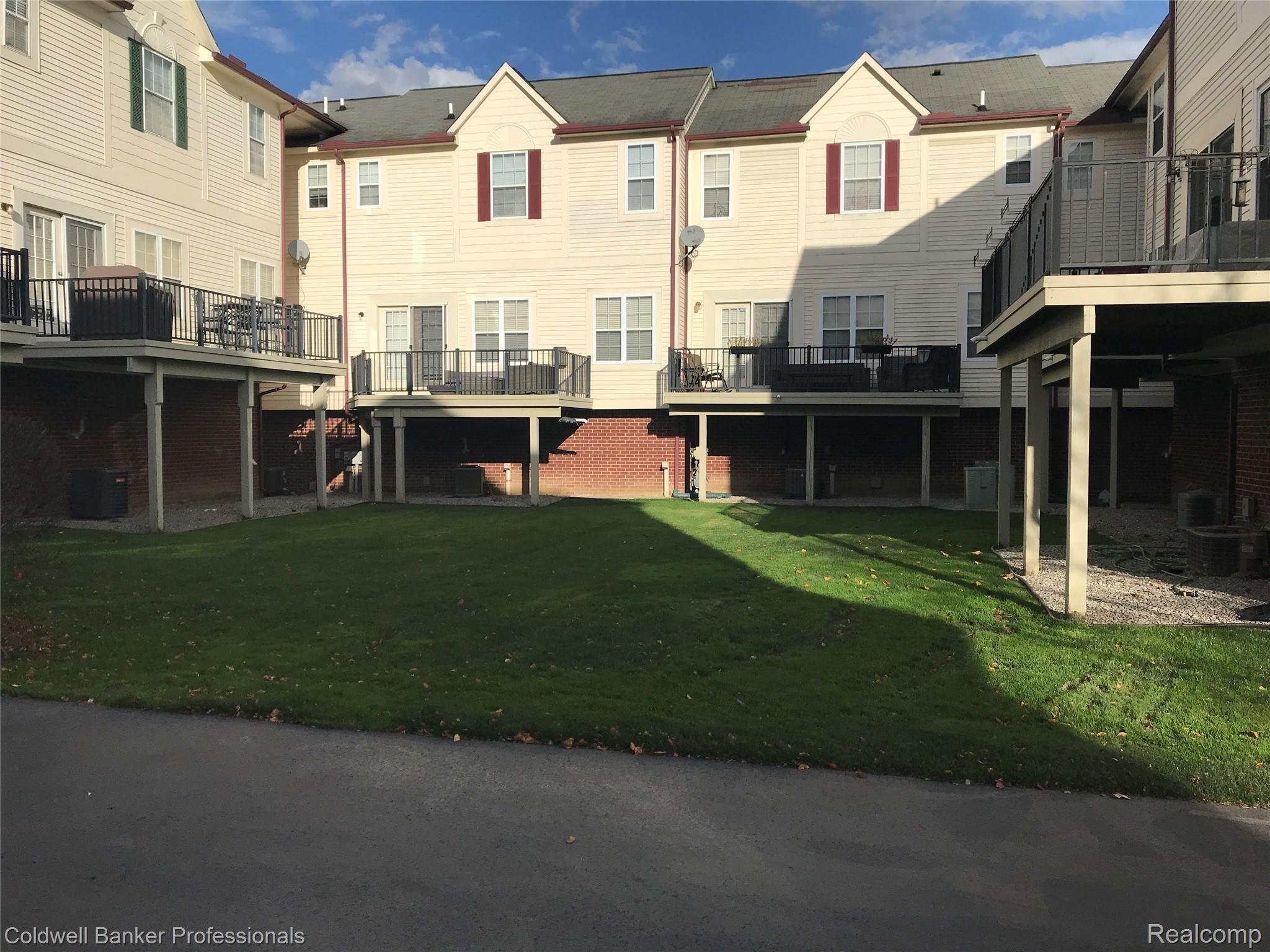 2664 Crooks Road Royal Oak, MI 48073 - Photo 25 of 25 IMG_5699.JPG