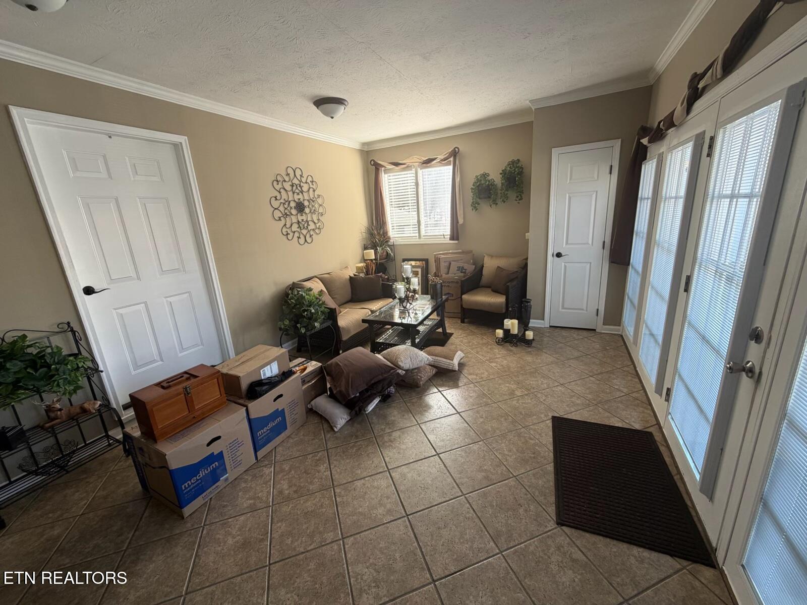 184 Osborne Road Pineville, KY 40977 - Photo 22 of 35 family room