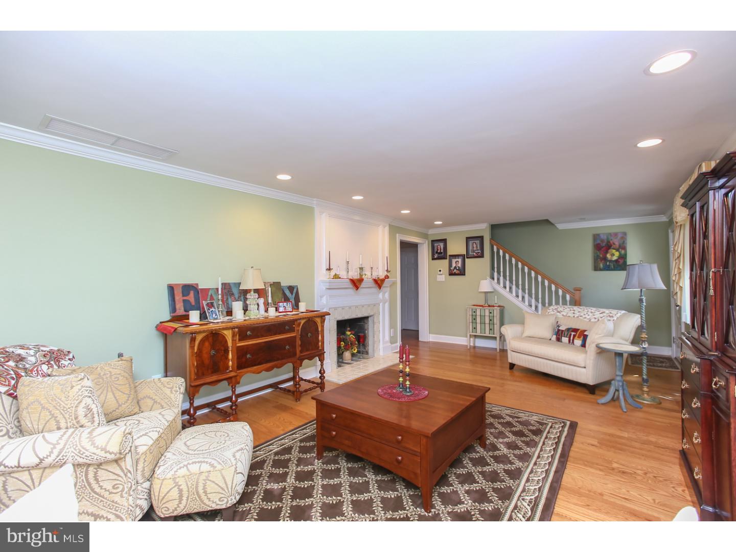 357 Valley View Road Springfield, PA 19064 - Photo 4 of 25 Living Room