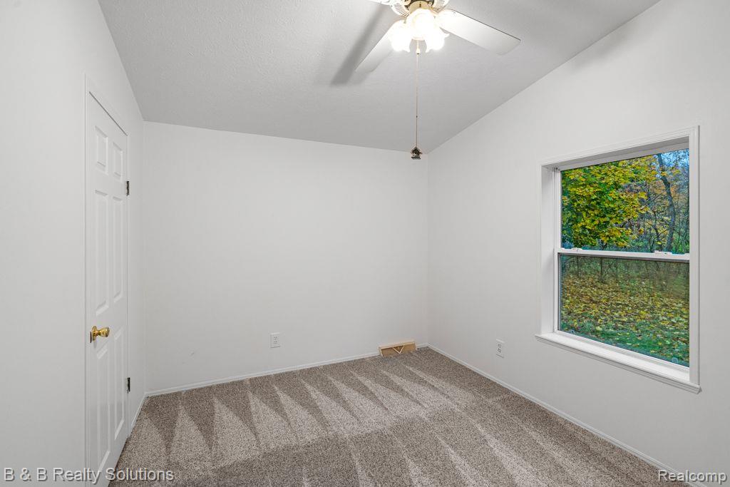 4039 Jefferson Road North Branch, MI 48461 - Photo 16 of 35