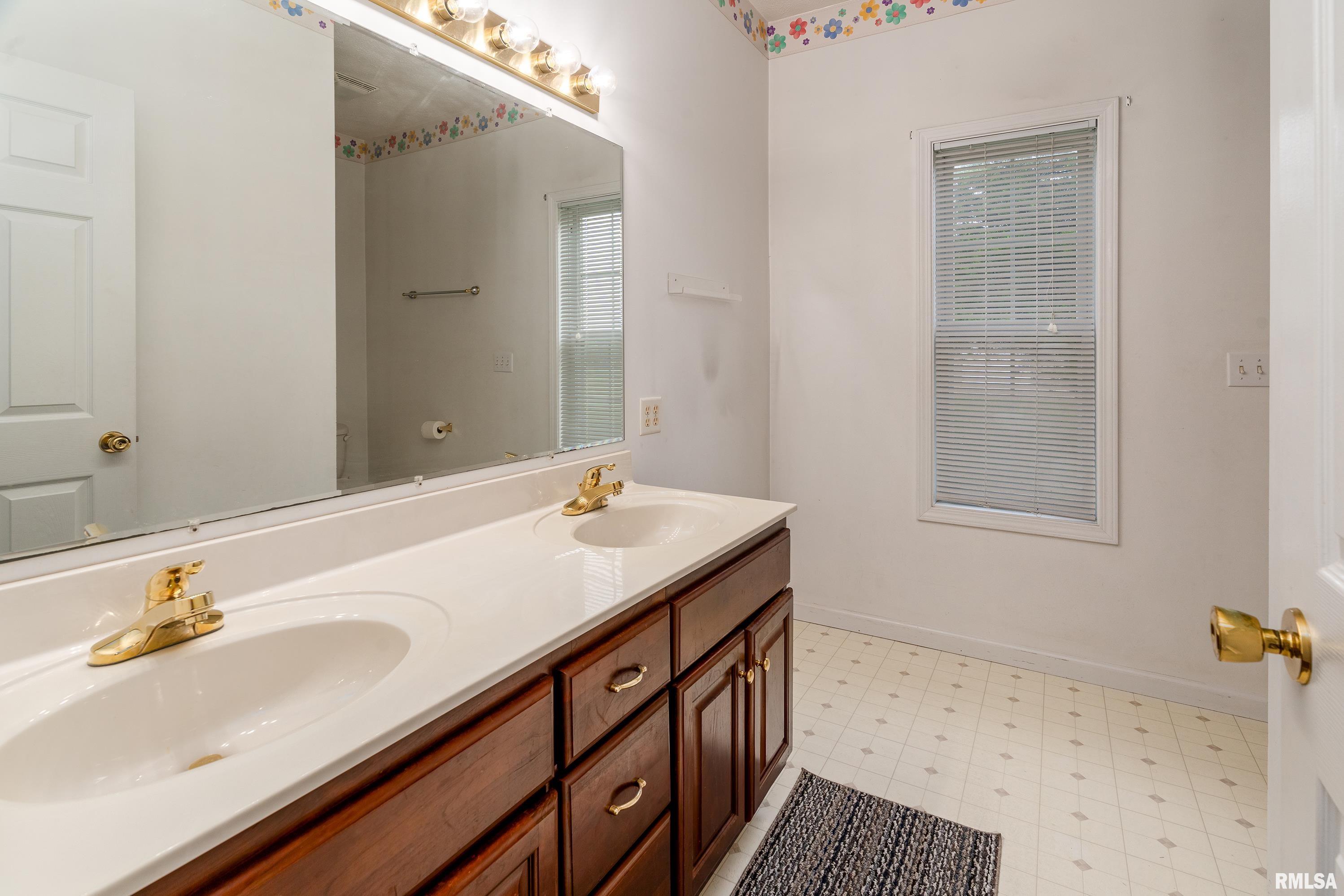 1504 Sycamore Road Carterville, IL 62918 - Photo 32 of 46 Gallery Image 32