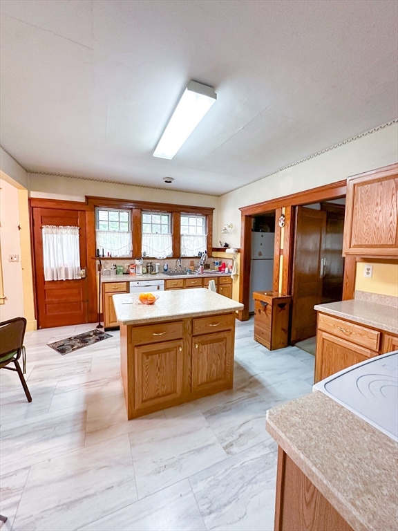 83 Virginia Street Springfield, MA 01108 - Photo 6 of 10 Gallery Image 6