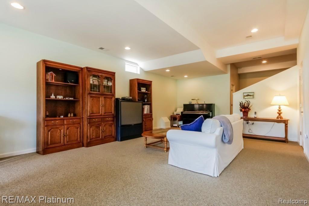 9033 Riverside Drive Brighton, MI 48116 - Photo 58 of 90 046-Family_Room-1933198-medium.jpg