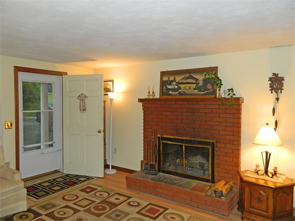 423 Kendall Road Tewksbury, MA 01876 - Photo 3 of 24 Gallery Image 3