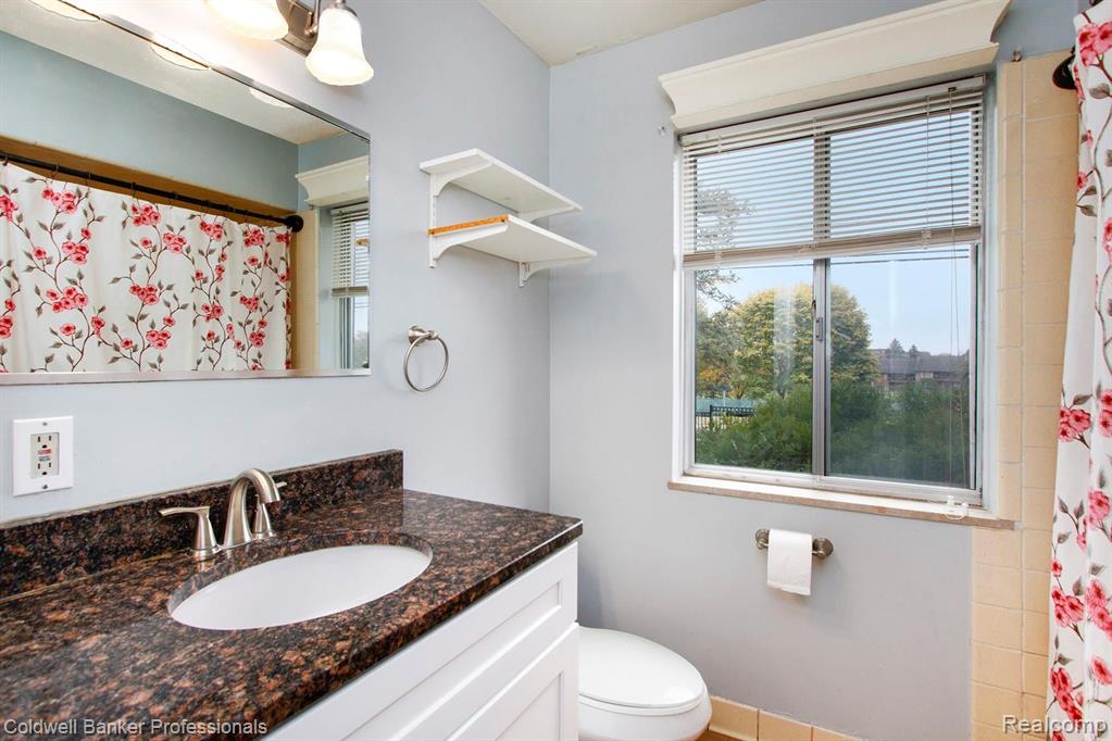 950 West Tienken Road Rochester Hills, MI 48306 - Photo 21 of 36