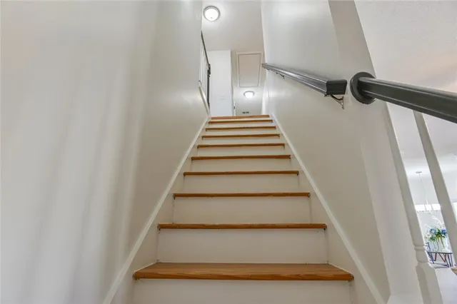 $429,000 | 1 Topridge Drive, Cartersville, GA 30120