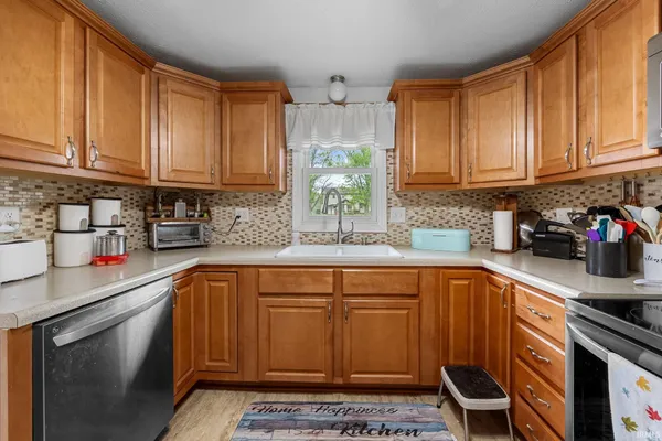 $275,900 | 190 East Sycamore Lane, Frankfort, IN 46041