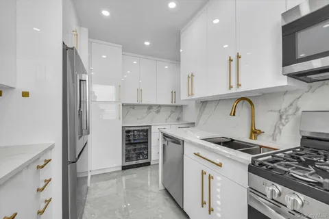 $774,999 | 100-25 Queens Boulevard, Unit 6E | Rego Park