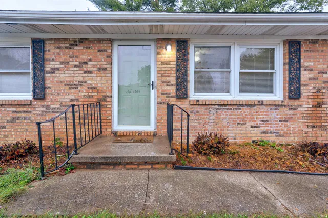 $155,000 | 1304 East Monroe Street, Boonville, IN 47601